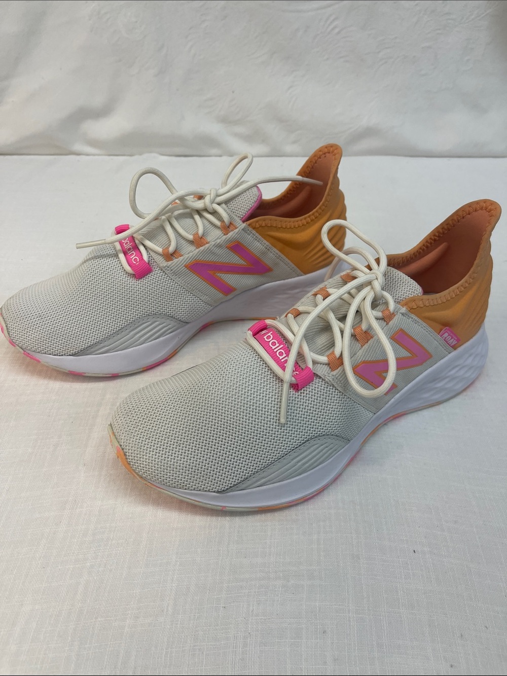 New Balance Women’s fresh foam Roav nimbus cloud in peach and hot pink size 6